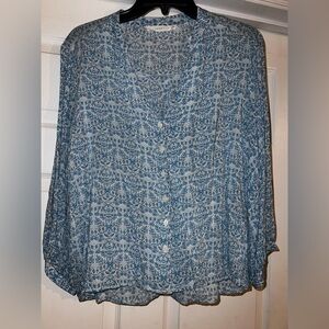 BUNDLE 5 for $50 👗👚 👖 
Lush Blue and White Patterned Blouse
